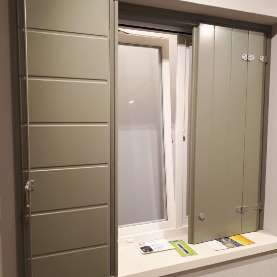 Oscuro-Compensato-Marino-Grigio-Ral-7002-scaled